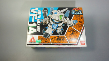 本家SD　マクロス　VF-1S　VF-1J　ストライク　バルキリー　3種 パーツ装備をした状態で3形態変形が可能！『超時空要塞マクロス
